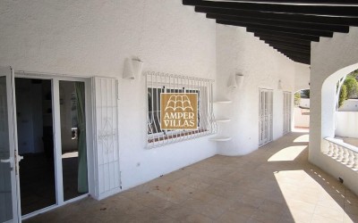 Beautiful and spacious Mediterranean villa with large terraces.